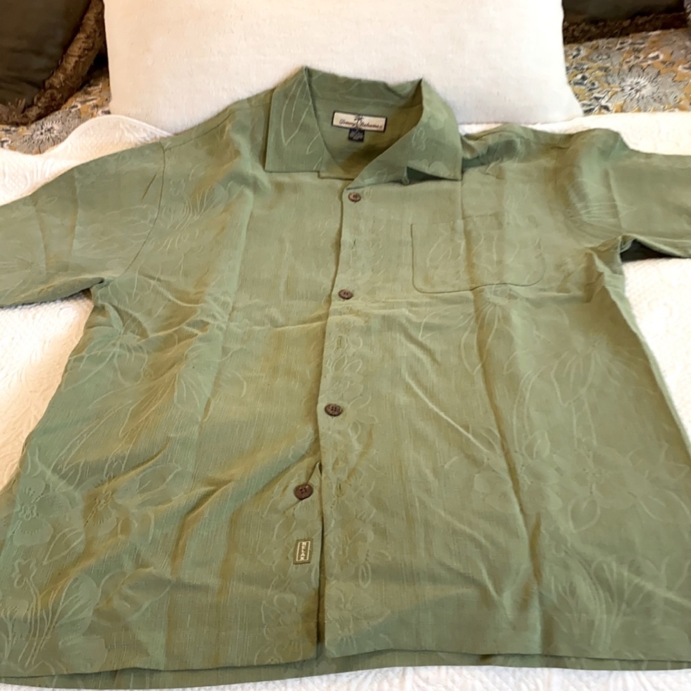 Tommy Bahama Silk Hawaiian Shirt EUC Jul2505